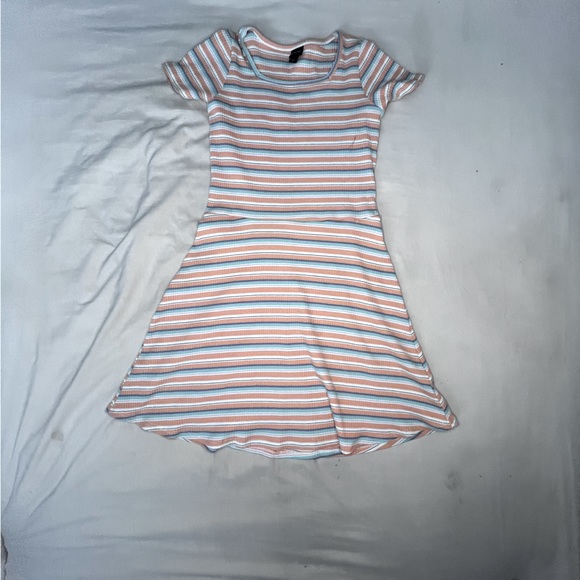 art class Other - I am selling because I never wear the dress..